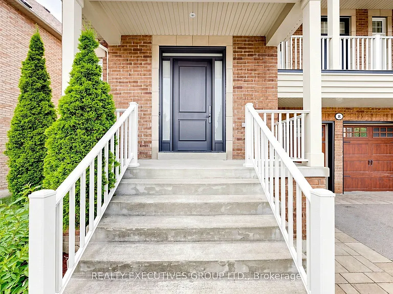 8 Limelight St — Photo 3