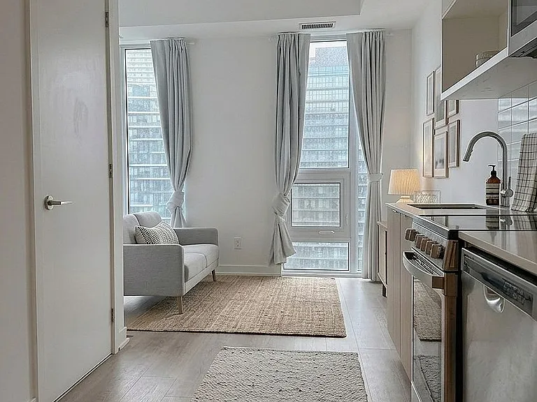 100 Queen St E #2912 — Photo 17