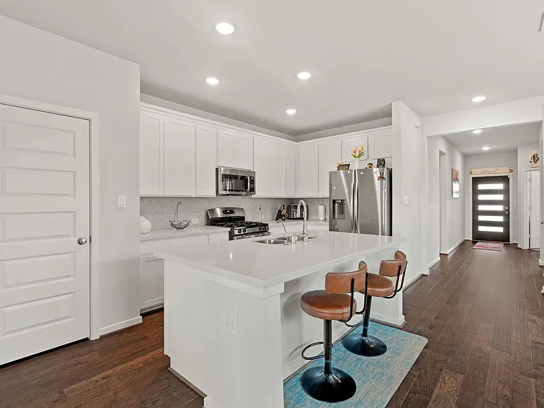 7843 Wyndham Harbor Ct — Photo 9