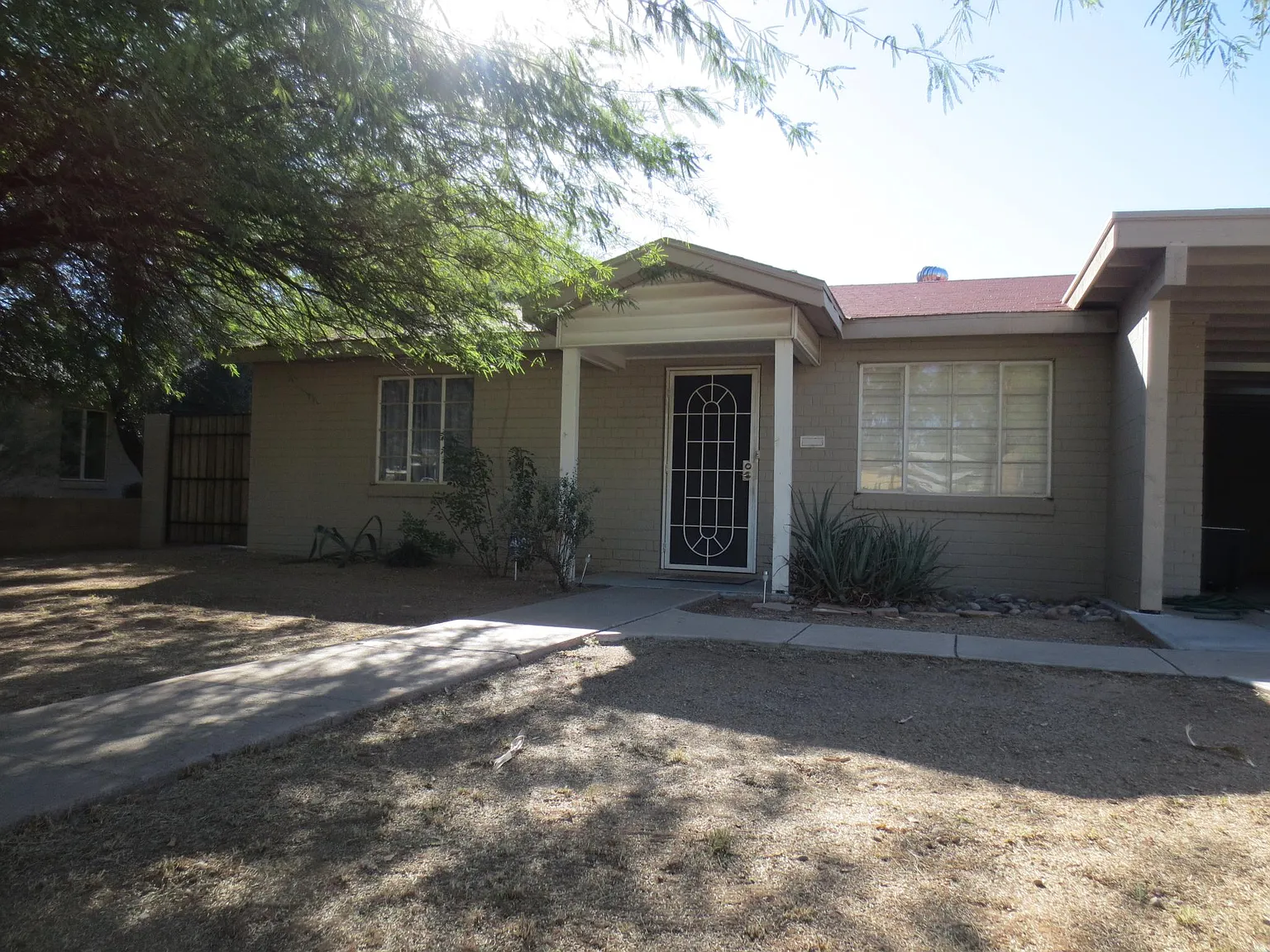 3 bed, 1255 sqft, $2,200 — Photo 2