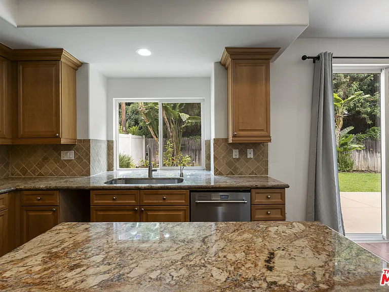 14321 Hortense St — Photo 14