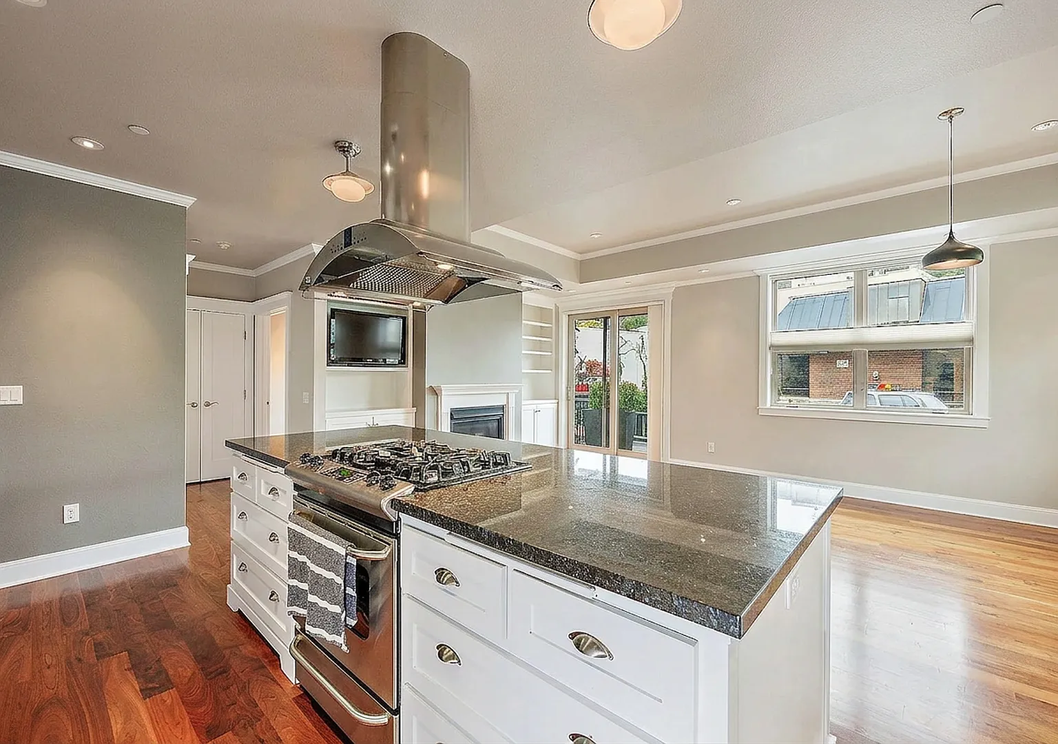 One bedroom condo in the heart of Downtown Ashland | Available October — Photo 4
