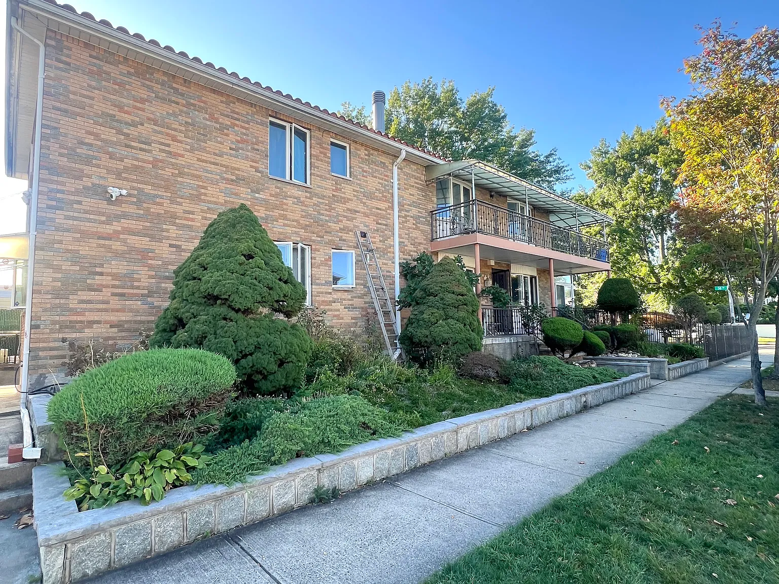 3 bed, 1352 sqft, $4,800 — Photo 1