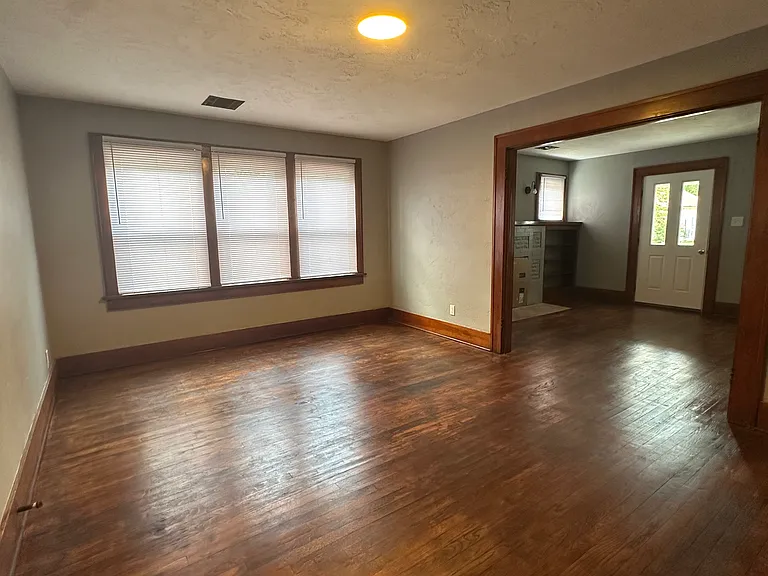 1619 W Iowa Ave — Photo 8
