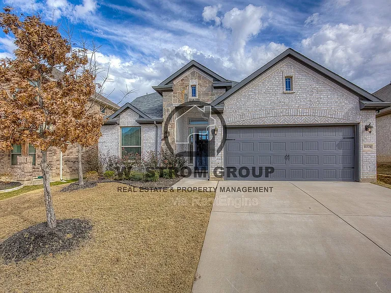 10320 Linger Ln — Photo 1