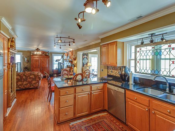 Updated w/granite,tile & SS