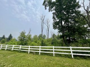 2 N River Rd, Burlington, WI 53105