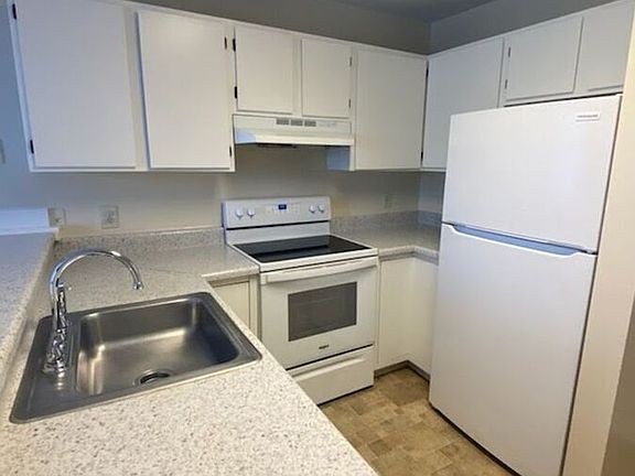 4th image of 525 Hawkins St APT A