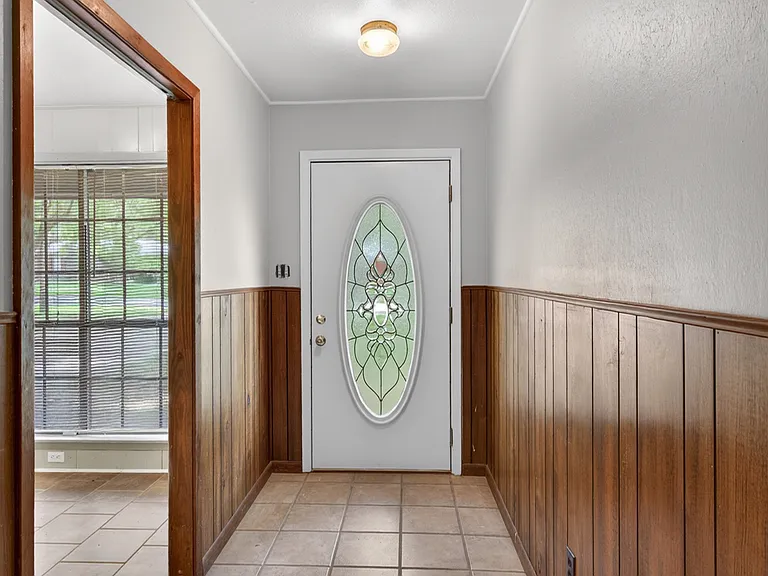 9140 Laurie Ln — Photo 5