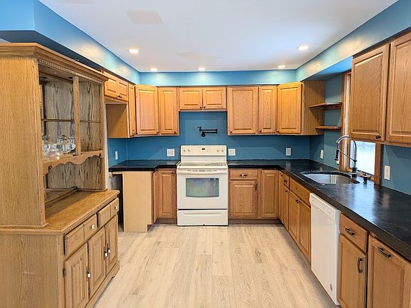 5th image of 3757 Hamden Hill Rd