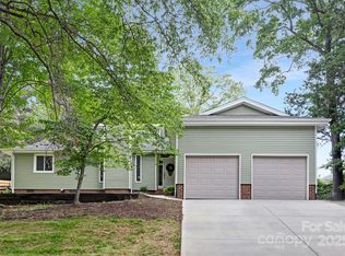 10912 Treebark Dr, Charlotte, NC 28226