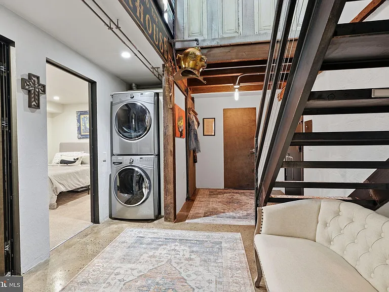 124 Mary St #B — Photo 22