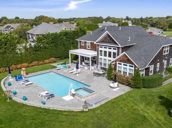 4 Spring Ln, Southampton, NY 11968