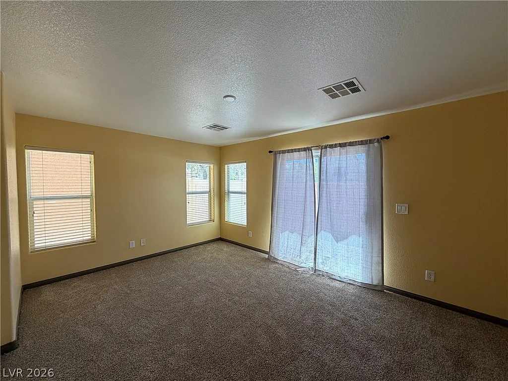 3 bed, 3.5 bath, 1977 sqft, $1,955 — Photo 3