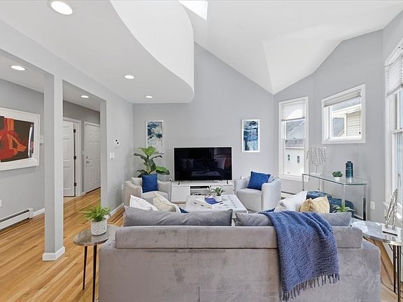 5th image of 14 Haverford St #3