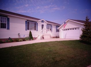 11781 Riverwood Ct, South Lyon, MI 48178