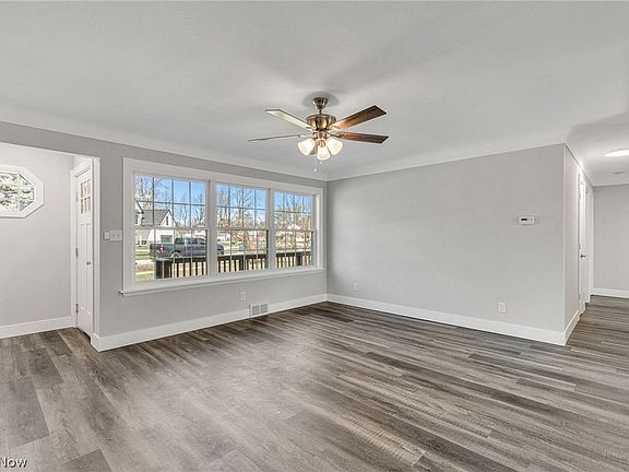 3rd image of 38396 Poplar Dr