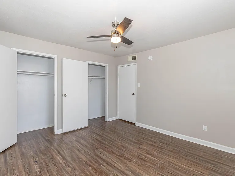 Tidwell Park Apartments — Photo 8