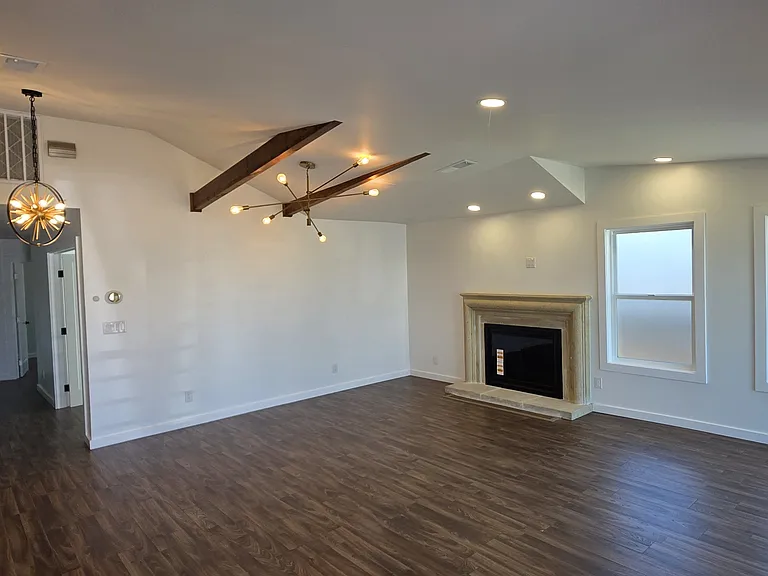 425 Daisy Ln — Photo 11