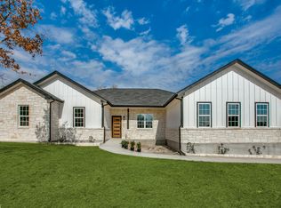 335 Log Cabin Way, Poteet, TX 78065