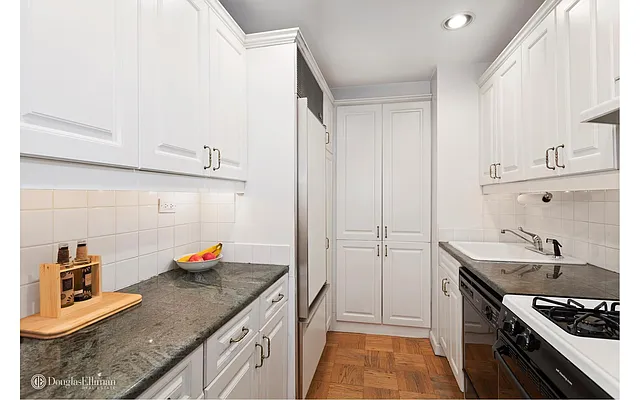Sold by Douglas Elliman | media 14