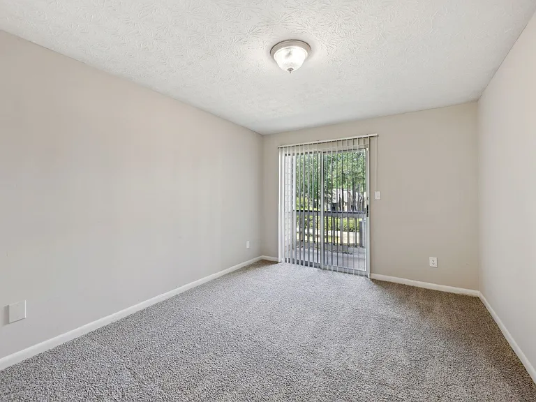 Gwinnett Square — Photo 15
