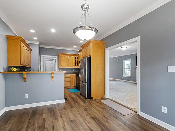 4th image of 450 Windgate Dr