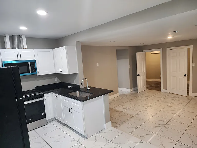 2819 Ellington St — Photo 6