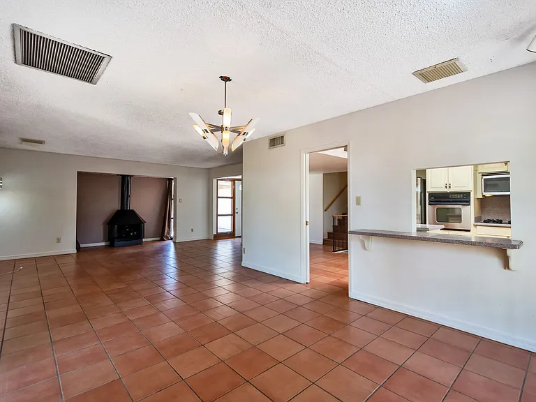 525 E Alameda Dr — Photo 14