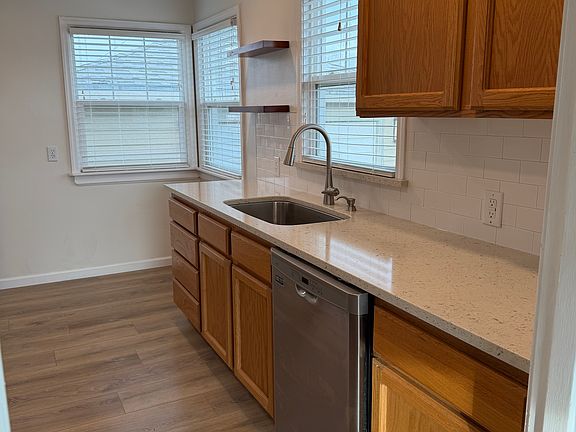 Updated kitchen, quartz countertops, kitchenaide dishwasher,