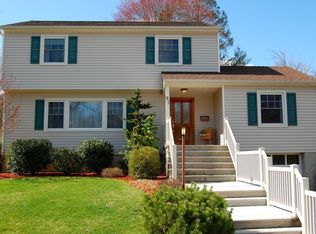 91 Parkview Dr, Bronxville, NY 10708