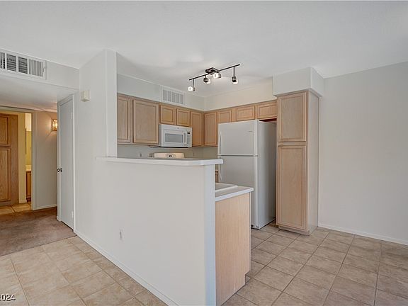 4th image of 3050 Casey Dr Unit 201