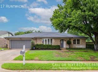717 Huntwich Dr, Bedford, TX 76021