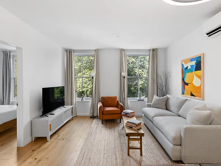 236 E 15th St #3 — Photo 11