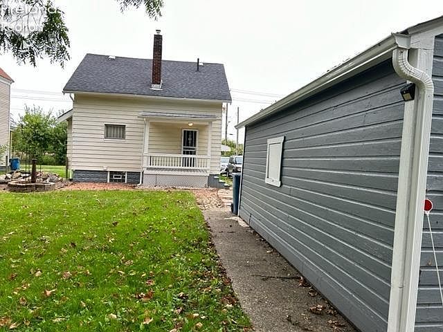 1st image of 827 W 13th St