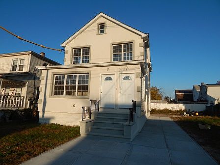 2nd image of 109-00 Long St
