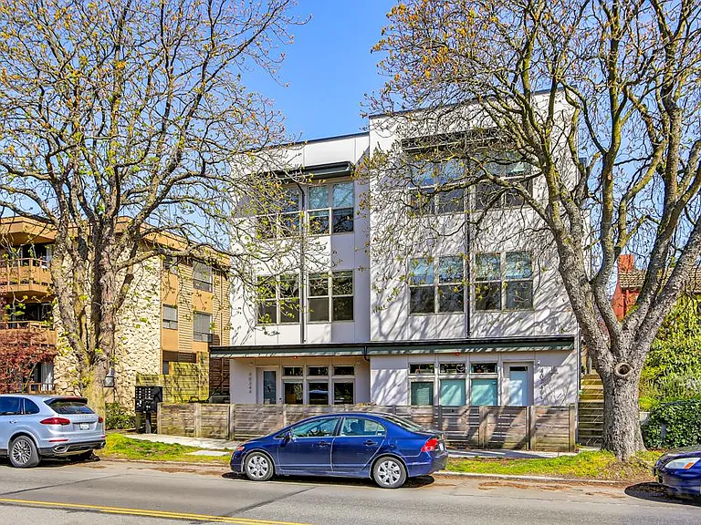 4038 California Ave SW — Photo 3