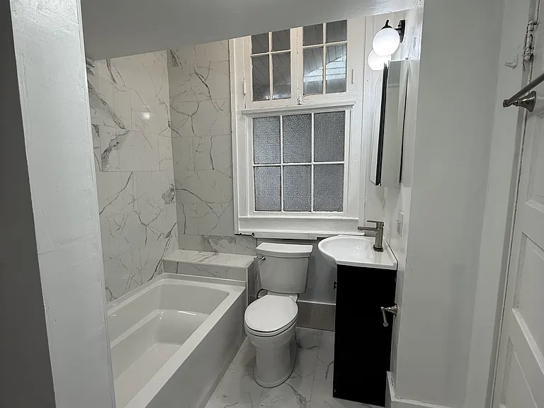 3824 Prytania St #B — Photo 4