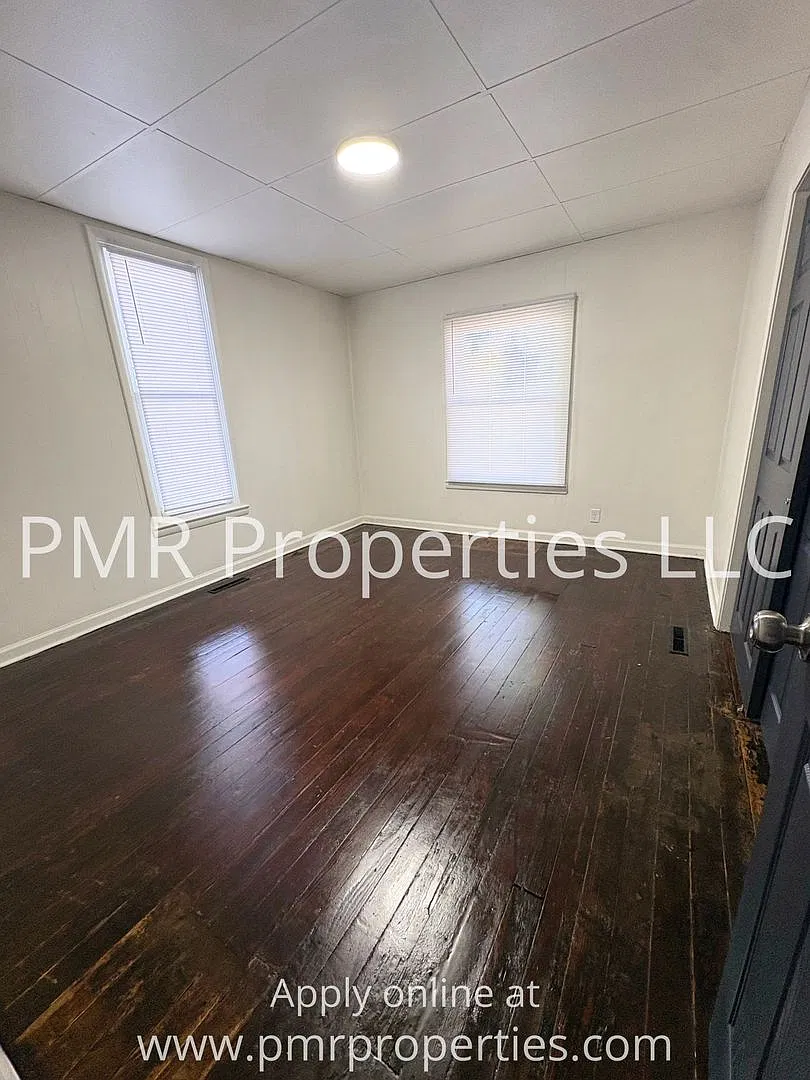 2 Bedrooms/1 Bathroom House — Photo 4