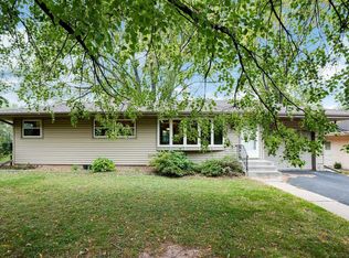 2771 Galtier St, Roseville, MN 55113