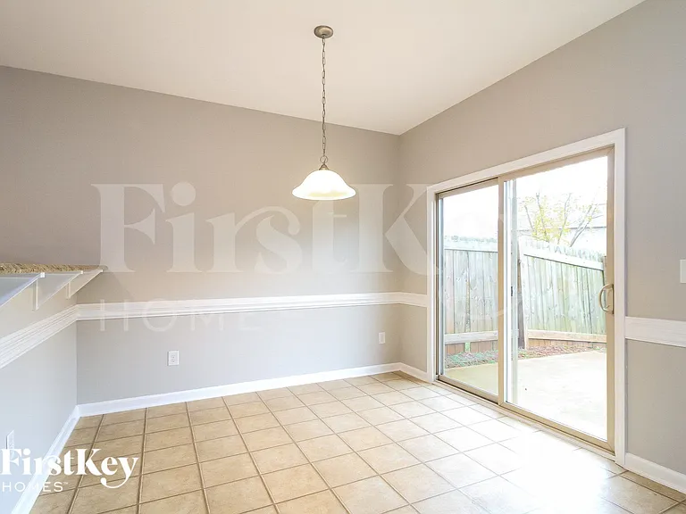 111 Rosemont Ln — Photo 6