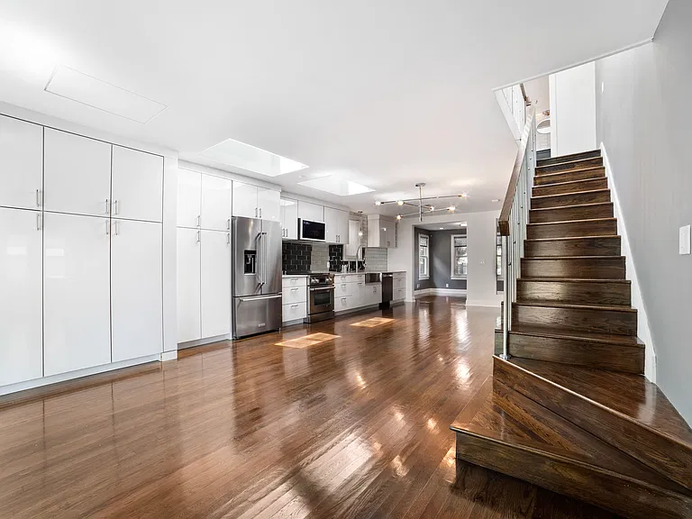 903 W Mary St — Photo 8