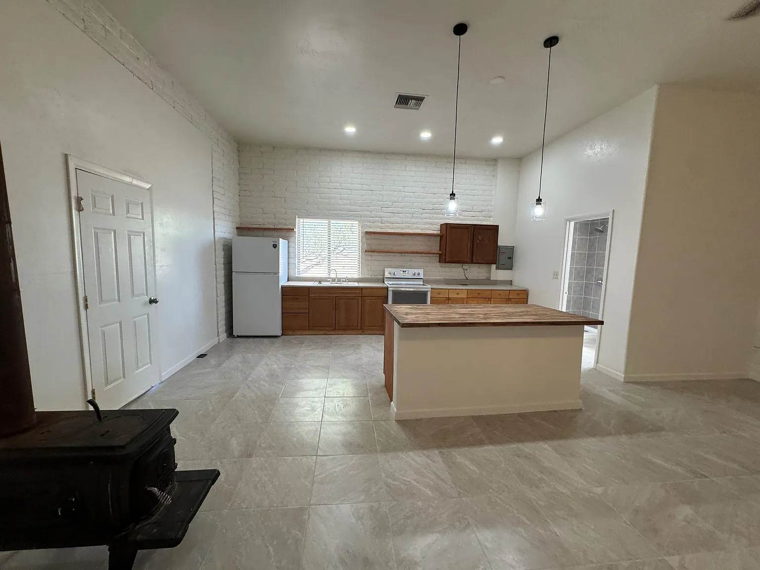 3 bed, 1104 sqft, $1,450 — Photo 3