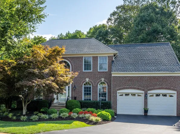 8281 Armetale Ln, Fairfax Station, VA 22039