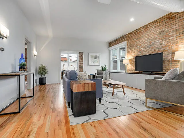 1742 N Winchester Ave #203 — Photo 4