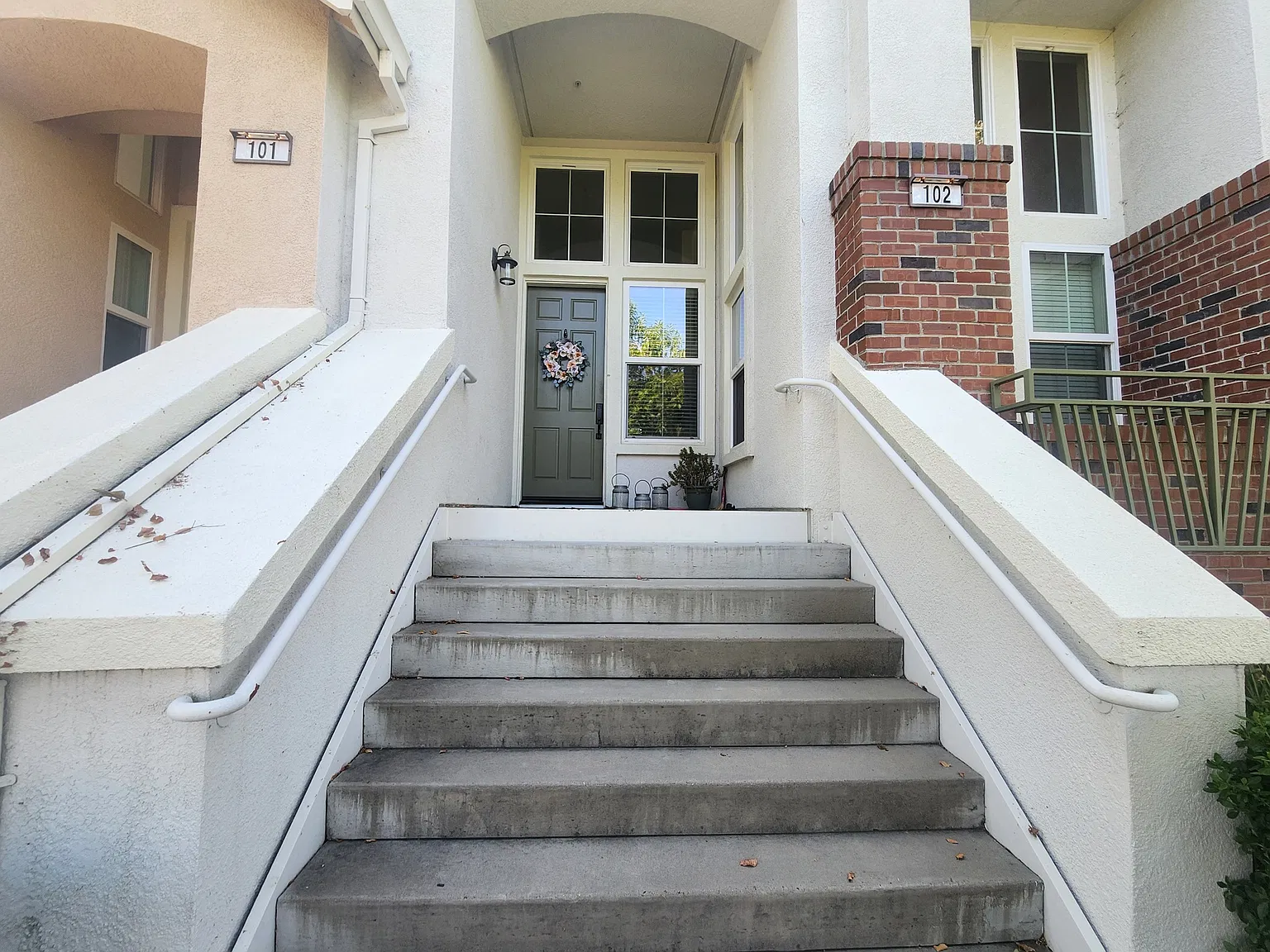 2 bed, 2.5 bath, 1420 sqft, $3,300 — Photo 1