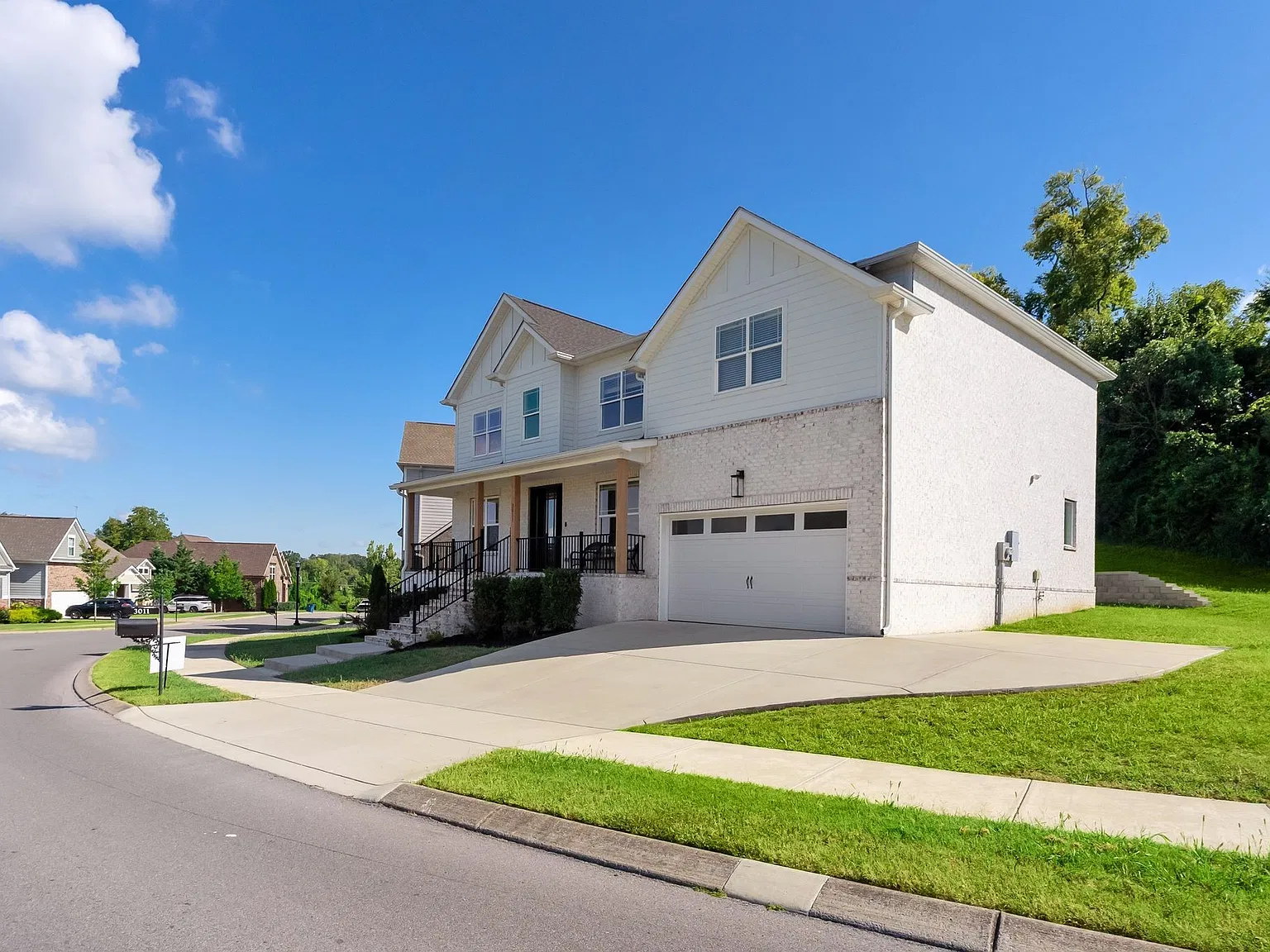 5 bed, 4.5 bath, 3472 sqft, $4,250 — Photo 4