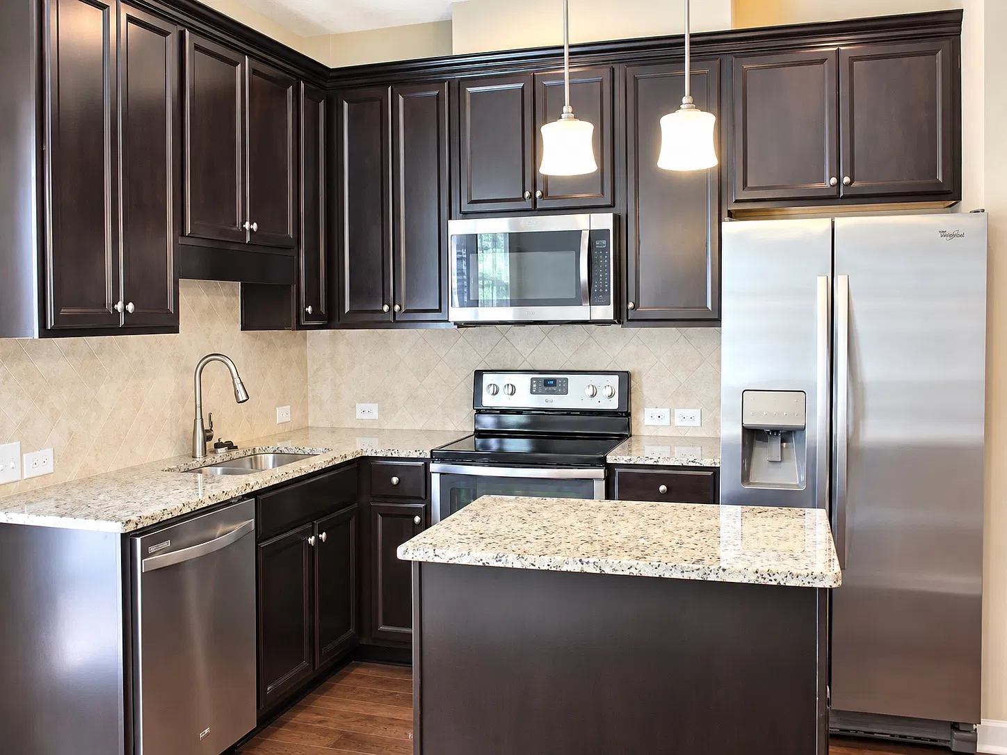 2 bed, 1400 sqft, $1,595 — Photo 2