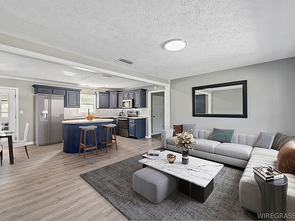 3rd image of 553 Iris Rd