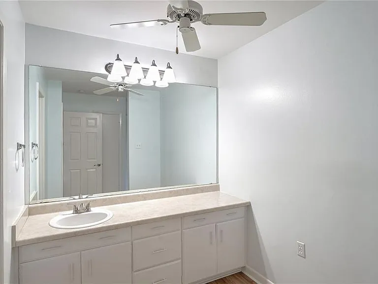 2741 Chelsea Dr — Photo 10